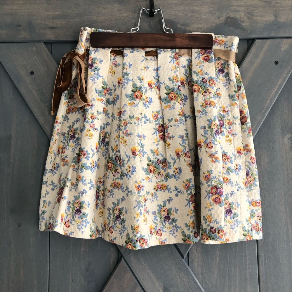 Floral pleated skirt